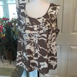 The Limited size XL sleeveless top
